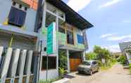 Exterior 3 OYO 2453 Artha Graha Vip