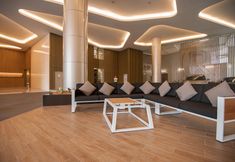 Lobby 6 Widebed @ The Robertson