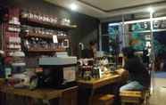 Bar, Kafe, dan Lounge 7 D'green Homestay