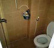 In-room Bathroom 3 Apartemen Sentra Timur by Welcome Property