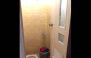 Toilet Kamar 7 Hotel Santoso