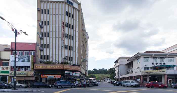 Bên ngoài Seremban Inn 