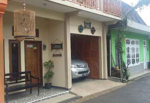 Exterior Full House at Homestay Cemara Dieng Syariah