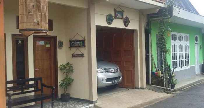 Exterior Full House at Homestay Cemara Dieng Syariah