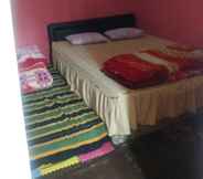 ห้องนอน 3 Comfy Room at Homestay Cemara Dieng Syariah 2