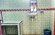 Toilet Kamar 6 BALE JI home stay