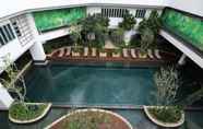 Kolam Renang 5 Victoria Home Verve Suites