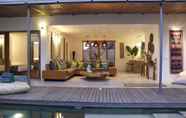 Kolam Renang 3 Designed-Private Pool-BBQ-Free WIFI, Seminyak Side
