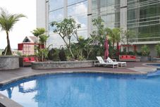 สระว่ายน้ำ Lavenderbnb Room 9 at Mataram City