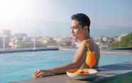 Swimming Pool 5 YELLO Hotel Paskal Bandung