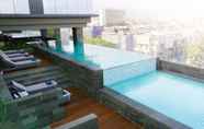 Kolam Renang 4 YELLO Hotel Paskal Bandung