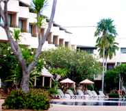 Swimming Pool 7 StayGuarantee - Pattaya Beach Road