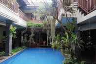 Swimming Pool Keraton Guest House