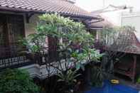 Luar Bangunan Keraton Guest House