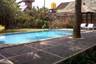 Kolam Renang Hotel Padang - Lovina