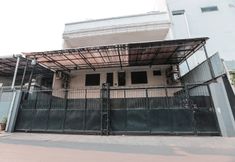 Exterior 2 SUPER OYO Capital O 141 Fatmawati Cozy Residence