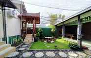 Bar, Cafe and Lounge 7 Family Space at Jati Classic Homestay