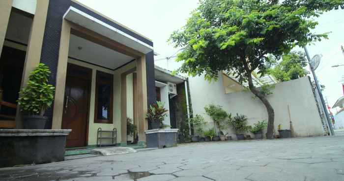 Bên ngoài D'Java Homestay Lempuyangan By The Grand Java