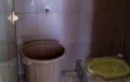 Toilet Kamar 5 Homestay Platar Ombo