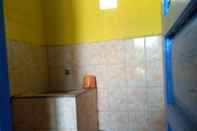 In-room Bathroom Homestay Pak Eko near Pantai Klayar