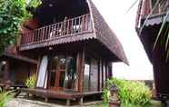 ภายนอกอาคาร 3 Hotel Kampoeng Pacitan