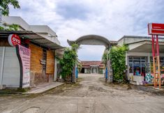 Exterior 4 OYO 3915 Hotel Remaja Pacitan