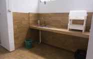 Toilet Kamar 5 J138 Guest House