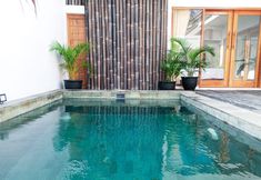 수영장 2 Watukarung Prapto Homestay