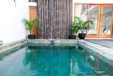 수영장 Watukarung Prapto Homestay