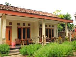 Exterior 4 Watukarung Prapto Homestay