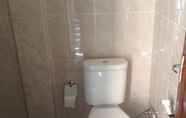 Toilet Kamar 3 Cebluk Sari Homestay