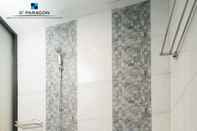 In-room Bathroom D'Paragon Pogung B