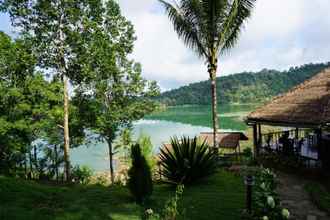 Atraksi di Area Sekitar 4 Green Lake Linow