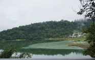 Atraksi di Area Sekitar 5 Green Lake Linow