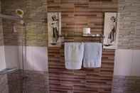 ห้องน้ำภายในห้อง La Nusa, Nusa Penida