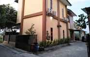 Luar Bangunan 2 Olweslak Guesthouse