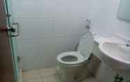 Toilet Kamar 3 Waterplace Residence 3BR Unit 1