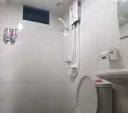 In-room Bathroom 4 CHECKin Hostel @ Donmuang Airport