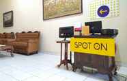 Lobby 5 SPOT ON 1990 Pondok Ripuji