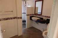 Toilet Kamar Bliss Guest House Huahin