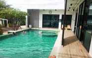 Swimming Pool 6 Baan Issara Korat