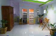 Bangunan 2 Full House 5 Bedroom at Budhi's Homestay