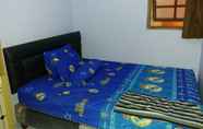 Kamar Tidur 3 Full House 5 Bedroom at Budhi's Homestay