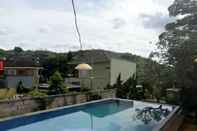 Kolam Renang Villa Forest Hill Bandung