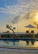 SWIMMING_POOL Ayu Laba Beach Villa and Resto