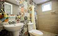 In-room Bathroom 5 Holi Eighteen's House Nha Trang