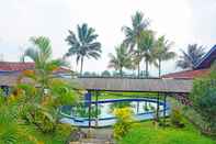 Kolam Renang Super OYO 91244 Hotel Lembah Nyiur