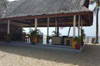 Bar, Kafe, dan Lounge Lanas Beach Resort