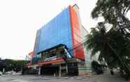 Exterior 2 Coin's Hotel Jakarta