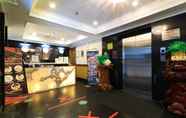 Lobi 5 Coin's Hotel Jakarta